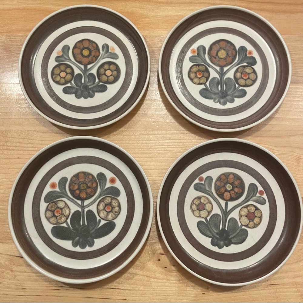 Denby Mayflower Set of Four Floral Pattern Plates